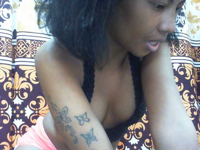 Njara12 live cam on BongaCams