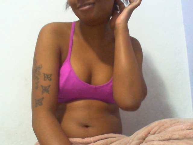 Njara12 live cam on BongaCams
