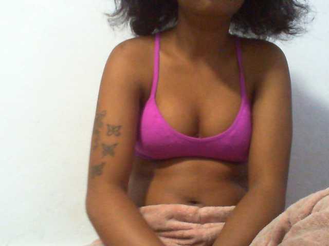 Njara12 live cam on BongaCams