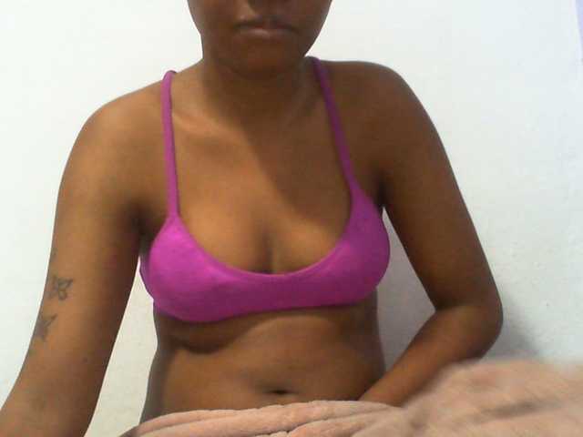 Njara12 live cam on BongaCams