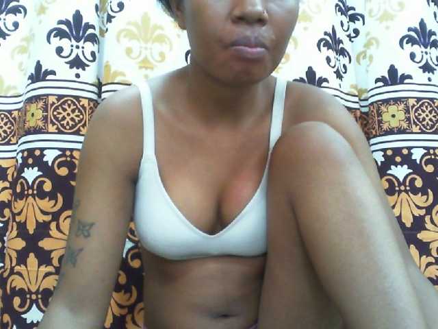 Njara12 live cam on BongaCams