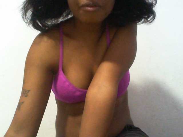 Njara12 live cam on BongaCams