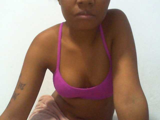Njara12 live cam on BongaCams