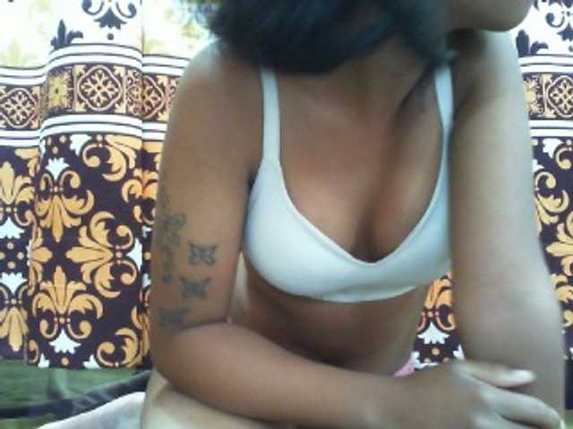 Njara12 live cam on BongaCams
