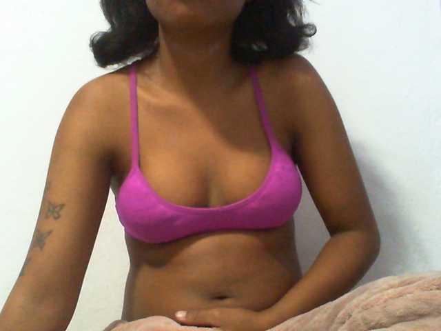Njara12 live cam on BongaCams