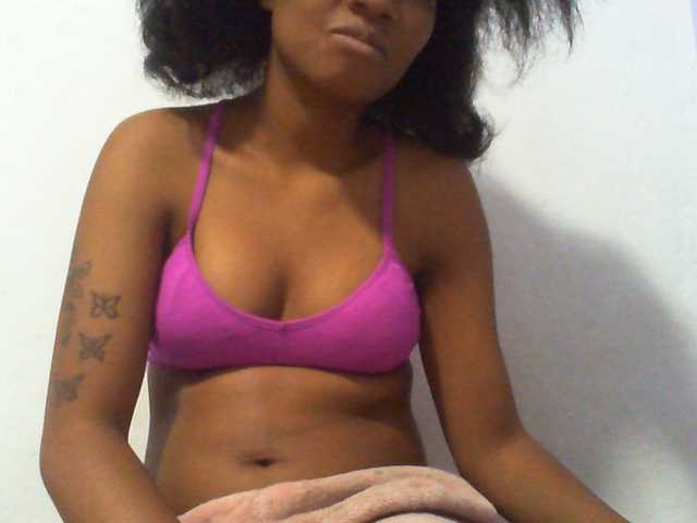 Njara12 live cam on BongaCams