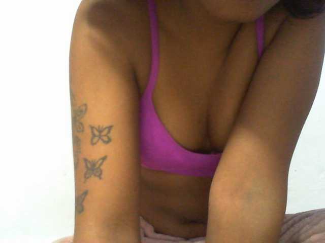 Njara12 live cam on BongaCams
