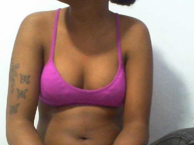 Njara12 live cam on BongaCams