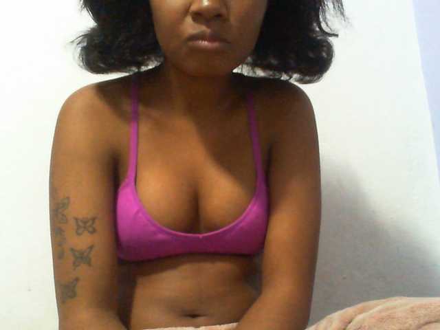 Njara12 live cam on BongaCams