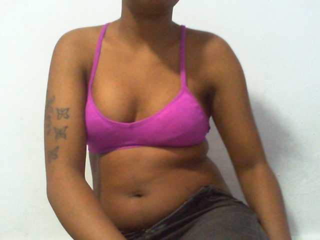 Njara12 live cam on BongaCams
