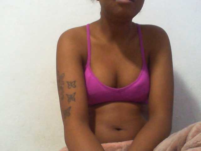 Njara12 live cam on BongaCams