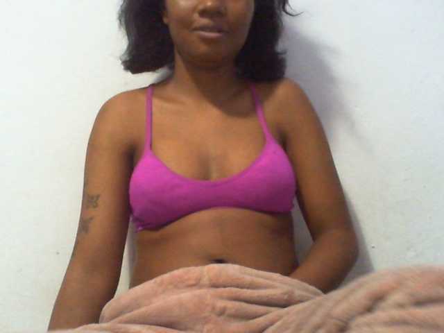 Njara12 live cam on BongaCams