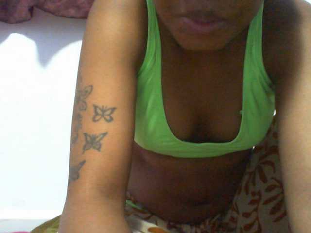 Njara12 live cam on BongaCams