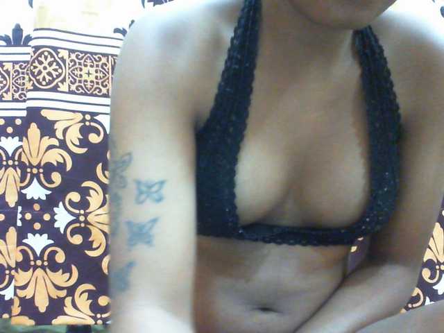 Njara12 live cam on BongaCams