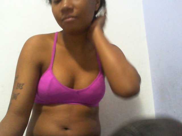 Njara12 live cam on BongaCams