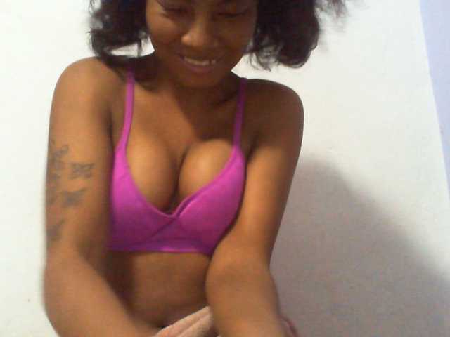 Njara12 live cam on BongaCams