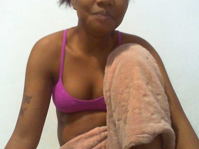 Njara12 live cam on BongaCams