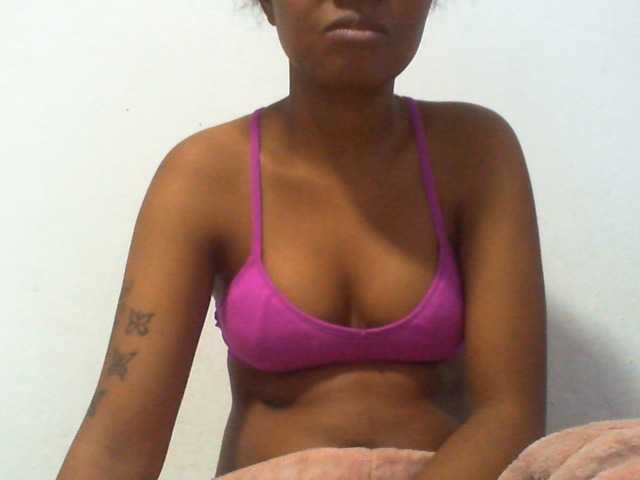 Njara12 live cam on BongaCams