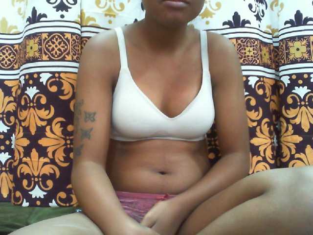 Njara12 live cam on BongaCams