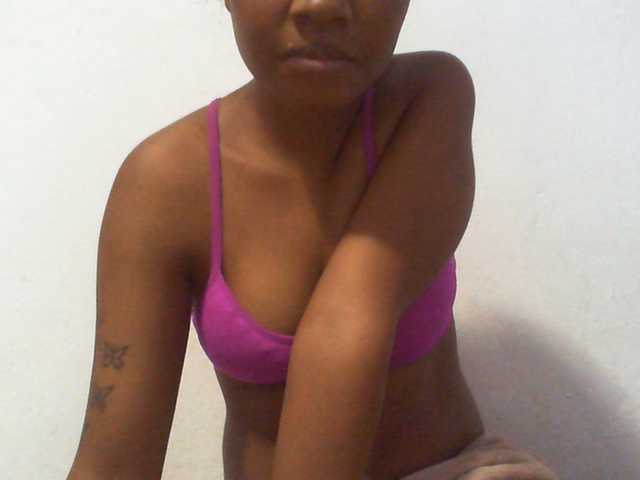 Njara12 live cam on BongaCams