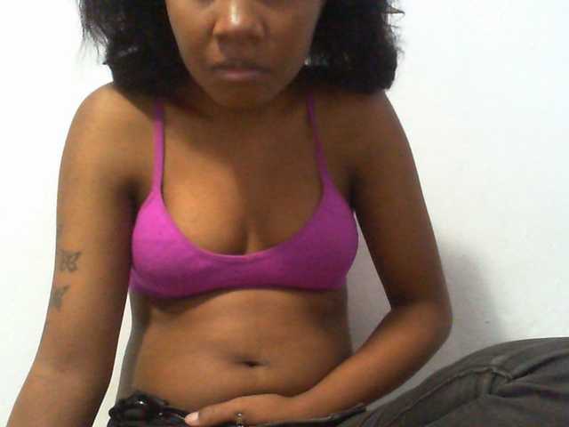 Njara12 live cam on BongaCams
