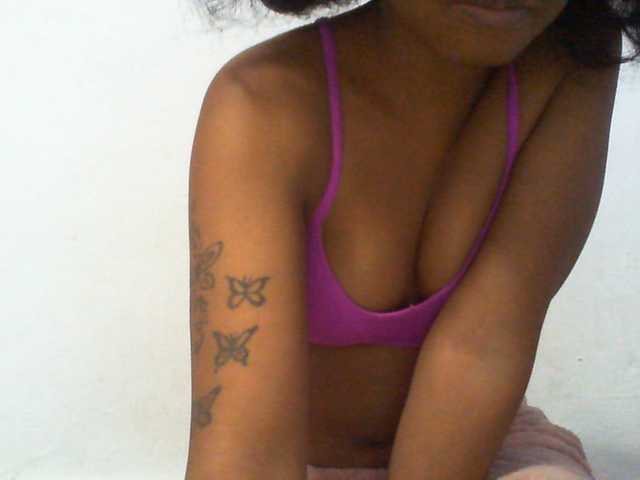Njara12 live cam on BongaCams