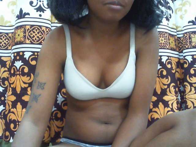 Njara12 live cam on BongaCams