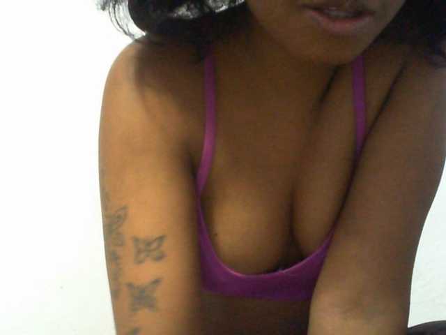 Njara12 live cam on BongaCams