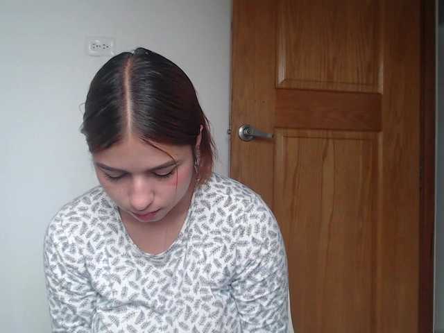 leah-walker live cam on BongaCams