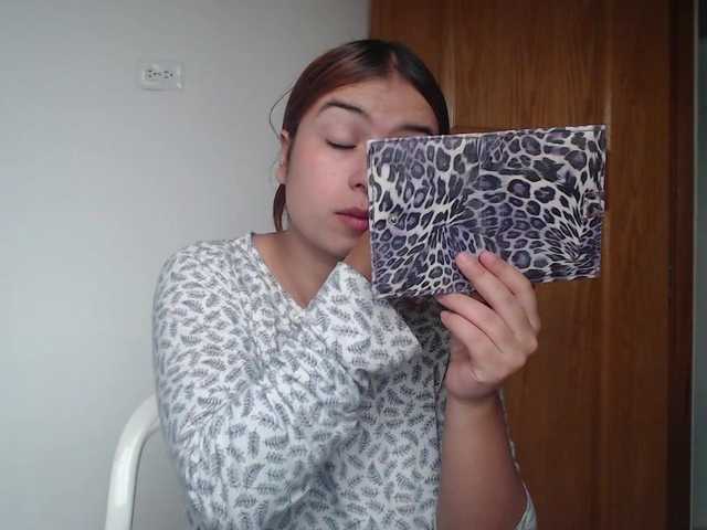 leah-walker live cam on BongaCams