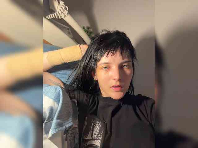 DeadDollz webcam