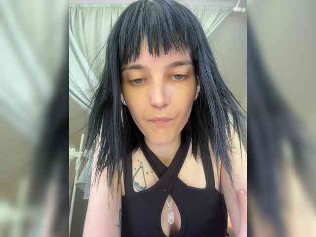 DeadDollz webcam