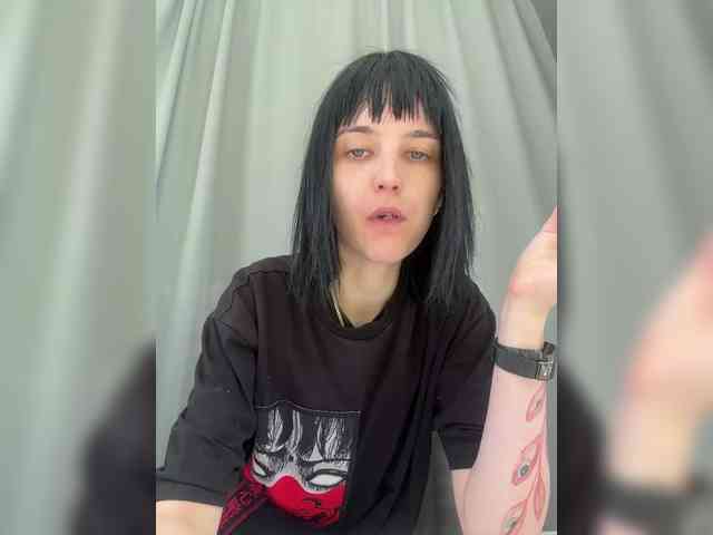 DeadDollz webcam