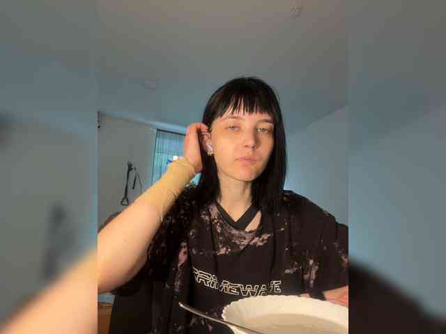 DeadDollz webcam