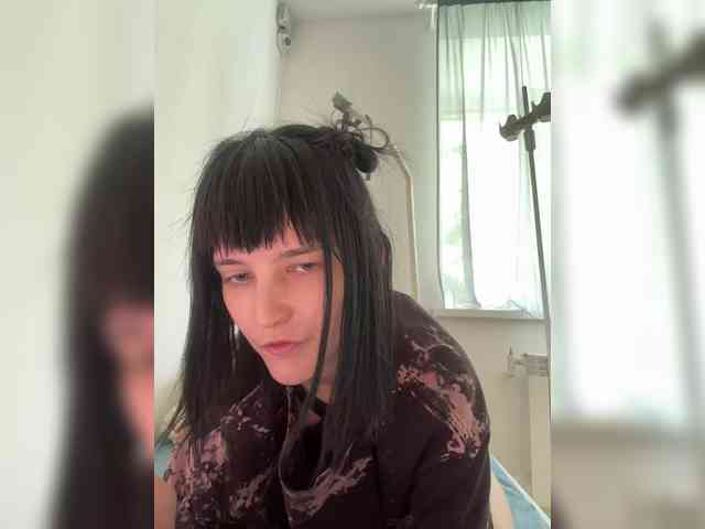 DeadDollz webcam