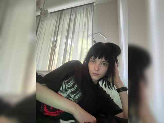 Model: DeadDollz
