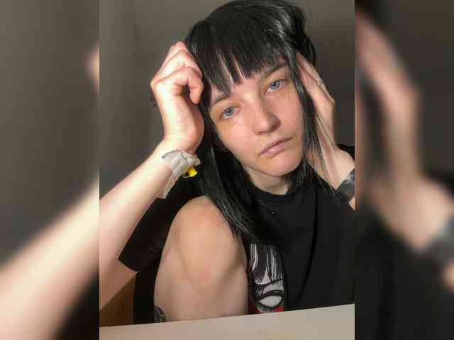 DeadDollz webcam