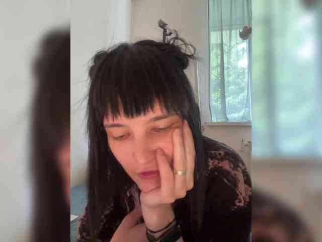 DeadDollz webcam