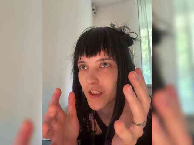DeadDollz webcam