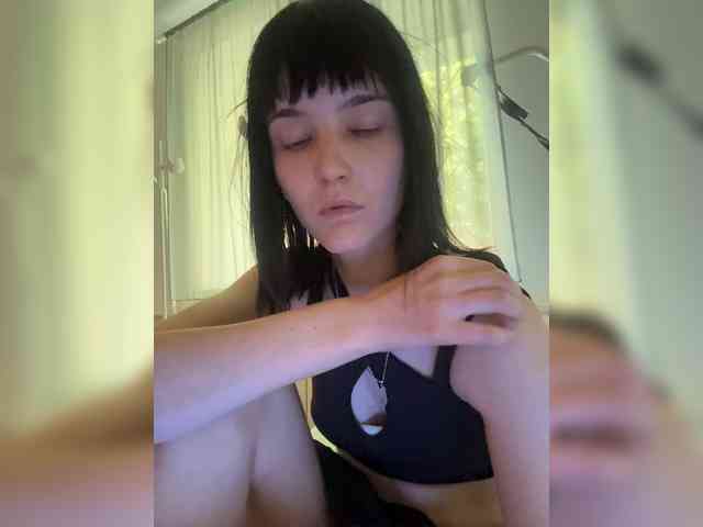 DeadDollz webcam