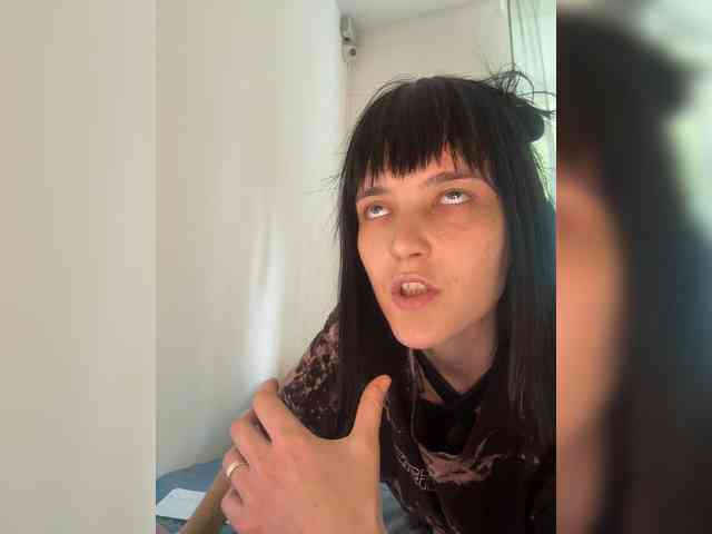 DeadDollz webcam