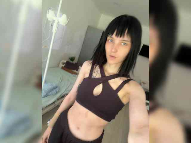 DeadDollz webcam