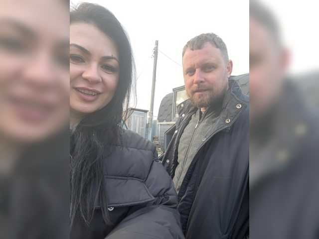 RIM-and-ARI's BongaCams show and profile