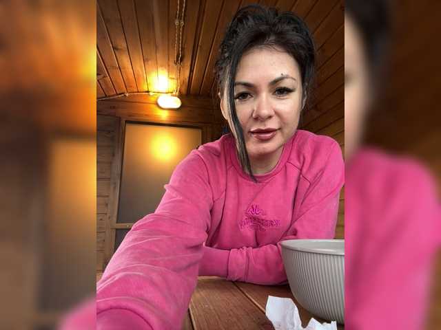 RIM-and-ARI's BongaCams show and profile