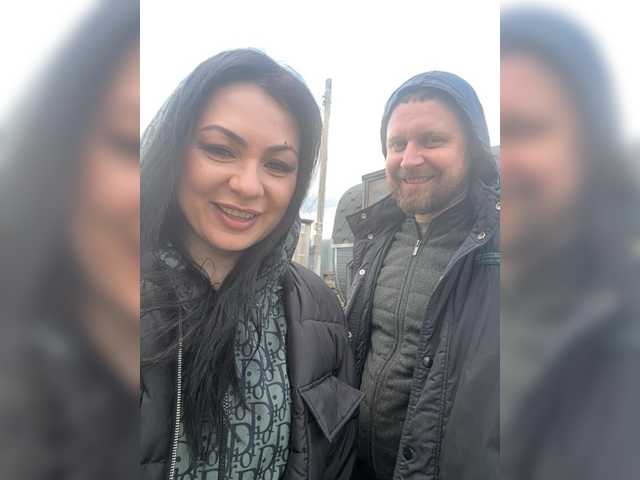 RIM-and-ARI's BongaCams show and profile