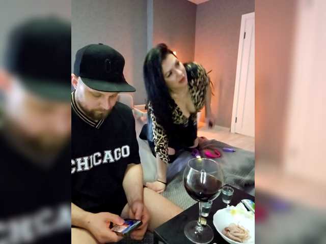 RIM-and-ARI's BongaCams show and profile