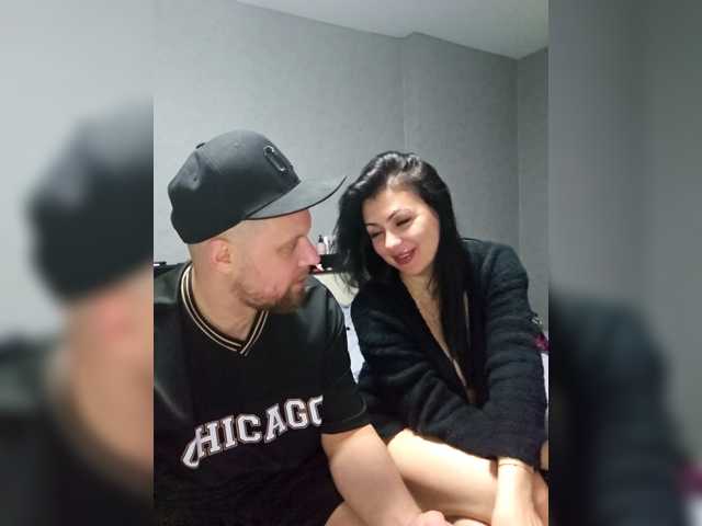 RIM-and-ARI's BongaCams show and profile