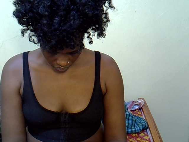 Curvy-goddessa live cam on BongaCams