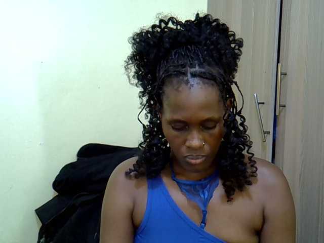 Curvy-goddessa live cam on BongaCams