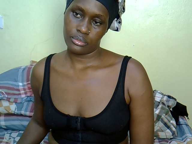 Curvy-goddessa live cam on BongaCams